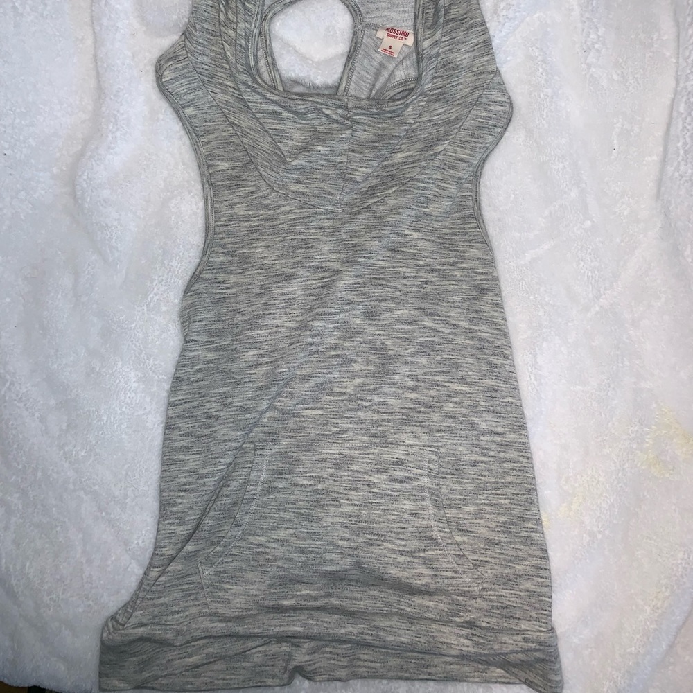 Workout top - Picture 2 of 2